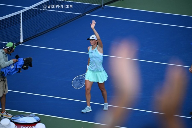 仅展现了他 仅展现了他